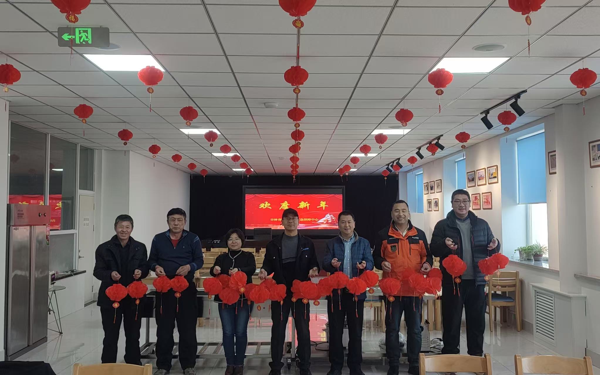 “中国红”点亮新春“年味”
